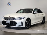 320dMsportアルピンホワイト黒レザー 前後シートヒーター ヘッドアップディスプレイ パドルシフト メモリ機能付パワーシート 電動リアゲート ワイヤレス充電 追従型クルコン 純正18インチアルミ