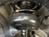 お車を安心してお乗りいただく為には、足回りの定期点検が欠かせません。サービスサポート(有償保証)では無料点検もご提供しており、安心のカーライフをお過ごしいただけるサポート体制が整っています。