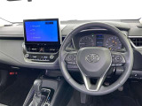運転席まわりです。 各操作スイッチは使いやすい位置に配置されてます。