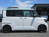 LDW(車線逸脱警報)運転者が意図せず走行車線から逸脱しそうなとき、警報によって注意を促します。