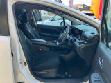 ゆったり座り心地の良い運転席シート、高さ調整も可能、状態も良好です!!!センターアームレストは2段式!!!