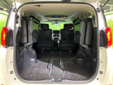 普段のお買い物や通勤、送迎等に十分な荷室スペースを確保しております。セカンドシートを倒すと、大きな荷物の積載も可能です♪