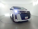 LEDヘッドライトです。デザイン性がよくとても明るいので、夜間の走行や悪天候でも安心です。しかも長寿命!