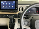 ホンダ純正メモリーナビ搭載なので、遠方へのドライブもお任せ下さい!ステアリング左手側にオーディオ関連のコントロールスイッチを配置しています。操作時は視線を逸らすことなく運転に集中できます