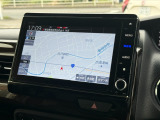 インテリアに馴染む純正ナビがついております。Honda自慢のインターナビは渋滞情報だけでなく天気情報、災害情報、安否情報など多彩な情報をご提供するHonda独自の「通信型ナビ」となっております。