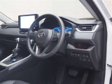 上質な革を使用することで、手にしっかり馴染みとても運転しやすいハンドルです。