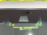 【ホンダセンシング】走行中に前方の車両等を認識し、衝突しそうな時は警報とブレーキで衝突回避と被害軽減をアシスト。より安全にドライブをお楽しみいただけます。