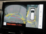 パノラミックビューモニター付きです。車両を上から見たような映像をディスプレイオーディオ画面に表示。運転席からの目視だけでは見にくい、車両周辺の状況をリアルタイムでしっかり確認できます。