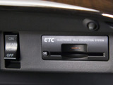 コンソール内一体型のビルトインETC装備!見た目の部分も良いですが、ETCカードの盗難防止になる設置箇所です!料金所の渋滞回避!時間帯・日によって料金の軽減を受けられます!ストレス知らずのドライブ!