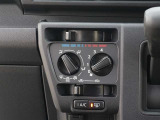 マニュアルエアコンを装備しております!シンプルで使いやすいですね♪