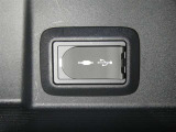 【充電用USB端子】デバイスの充電に便利です。※実際の接続端子は写真で確認or店舗までご気軽にお問合せください♪