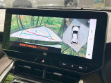 【パノラミックビューモニター】専用のカメラにより、上から見下ろしたような視点で360度クルマの周囲を確認することができます☆死角部分も確認しやすく、狭い場所での切り返しや駐車もスムーズに行えます。