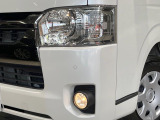 【LEDヘッドライト】悪天候や夜間走行時も良好な視界を確保し安心して運転できる高輝度LEDヘッドライトを装備!点灯速度が早く、消費電力も抑えられています。