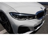 BMWの伝統的なヘッドライト・デザインは『コロナ・リング』と言われる左右4灯ヘッドライトをモチーフにしています。キドニーグリルと相まって、ひと目でBMWだとわかるデザインになっています。