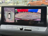 駐停車には便利なアラウンドビューモニター搭載。サイドモニターの切り替えも可能です。