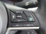 ◆アダプティブクルーズコントロール◆予め設定した車速内でクルマが自動的に加減速。前走車との適切な車間距離を維持しながら追従走行します。