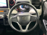 インテリアに合わせたデザインのステアリングは、運転される方のことも考え、運転しやすい形状、大きさです。是非一度、実際に触ってお確かめください。