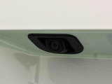 ナビゲーション等を装着した場合にバックするとき後方の安全確認ができるバックカメラが付いてます