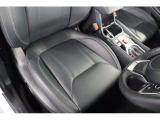 ブラックレザーシート☆運転席にはシートポジションメモリー機能付き!シートヒーターは運転席助手席だけでなく後席にも付いています☆