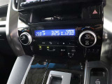 快適オートエアコンです!運転席と助手席で別々に設定温度の変更も可能です!