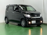 【HID】ディスチャージヘッドライトが装備されています。夜間走行時や雨の日に明るく安全に前方を照らすことが出来ます。対向車からも見えやすいので相手に接近を知らせることも出来ます。