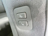 助手席もパワーシート付です。運転席からは、助手席肩口パワーシートスイッチで助手席シートの操作が手軽にできます。