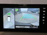前後左右4つのカメラで、上から見たような映像をお届け、駐車時も安心、アラウンドビューモニター付(肉眼では確認し辛い左前の映像に切り替えることも可能です)。