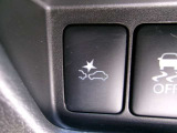 左側オートスライドドアです。運転席からでもスイッチひとつで開閉できるので、便利ですよ