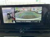 『アラウンドビューモニター』はスムーズな駐車と安全確認をサポートします。