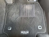 運転席フロアマットです。使用感は少しありますが、目立った傷や汚れはありません。