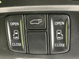 【両側パワースライドドア】スマートキーや運転席のスイッチで後席両側スライドドアの開閉が可能♪電動だから力を入れてドアを開ける必要が無く、小さなお子様でも簡単に開け閉めでき快適です♪