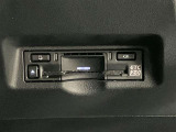 高速道路で便利な【ETC2.0】を装備しています。光ビーコン搭載で渋滞情報などナビゲーションと連動することで機能も充実いたします。他、観光施設に立ち寄るための高速料金割引サービス等もございます。