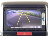バックモニター付きで、車庫入れやバック時の後方確認をしっかりサポート。モニターに映し出される映像で死角も確認しやすく、狭い場所での駐車や後退時の操作をより安心して行えます。