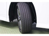 タイヤサイズ205/55R17。
