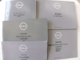 「取扱説明書」「保証書」揃ってます^^お車の操作方法や、トラブル回避方法が記載されているため、意外と役に立ちます。