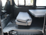 荷室を広く使えるローバックシートです(^^)