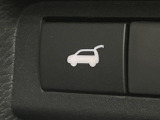【パワーバックドア】スマートキーや運転席のボタンを押すだけでリアゲートが自動で開閉します!荷物を持っている時や、高い位置にあるバックドアを閉める際に便利な機能です♪