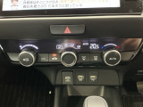 オートエアコン付きです!お好みの温度をセットするだけでエアコンの風量などを自動でコントロール。快適な車内でお過ごしいただけます。