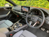 Audiのインテリアはエクステリア同様、優れたデザイン性とクオリティ、そして機能性を兼ね備えております。