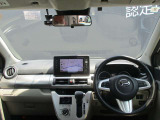 フロントガラスが広く視界が広々としているので、運転がとてもし易いです
