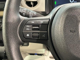 ステアリングにオーディオ操作スイッチが付いています。オーディオ画面に直接タッチしなくても操作が出来ますので、運転に集中できます。