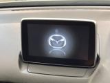 【マツダコネクトナビ】車内の雰囲気にマッチした一体型タイプのナビ。各種車輌設定やBluetooth再生等、様々な機能が楽しめます。直感的なダイヤル操作が可能で、使い勝手も良好です。