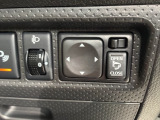 狭い駐車場で便利な電動格納ドアミラーが付いています。