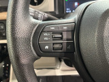 ステアリングにオーディオ操作スイッチが付いています。オーディオ画面に直接タッチしなくても操作が出来ますので、運転に集中できます。
