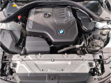 【BMWエンジン】革新的なガソリン・エンジン・テクノロジーによる高性能かつ高効率。レスポンスの良いパワーを発揮。常にスムーズな吸気を実現しアクセル開度にダイレクトに反応しドライビングを楽しく演出。