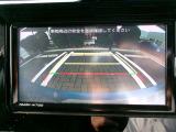 バックガイドモニターで、後方を確認しながら安心して駐車することができます。運転初心者も熟練者も必須の機能ですよ!