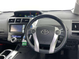 運転席まわりです。 各操作スイッチは使いやすい位置に配置されてます。