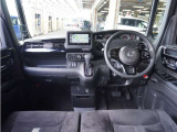 ◆視界広々で非常に運転しやすくロングドライブでも疲れを感じさせないすっきりとまとまったインパネ周りです。