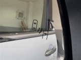 ◆ブラインドスポットモニター◆レーダーにより隣車線の車両を検知。車両を検知した側の表示灯が点灯。車両を検知している側に車線変更をしようとした場合、ブザーと表示で危険をお知らせします。