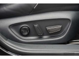 【パワーシート】 電動モーターで動くシートです。自分が調整したいと思う場所のスイッチを押している時間だけ動きます。